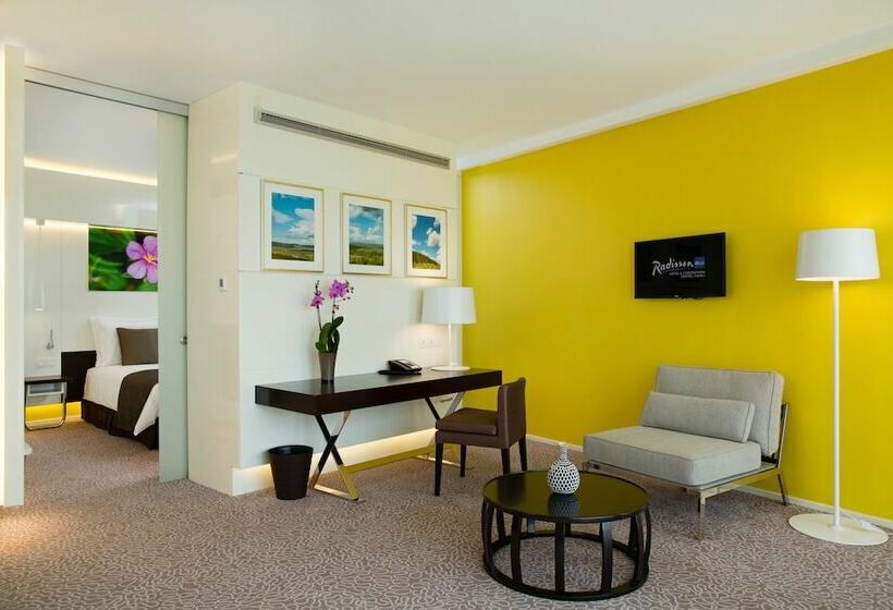 اتاق اجرایی با مشاهده, Radisson Blu Hotel & Convention Centre Kigali