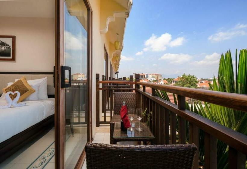 اتاق لوکس با بالکن, Silkotel Hoi An