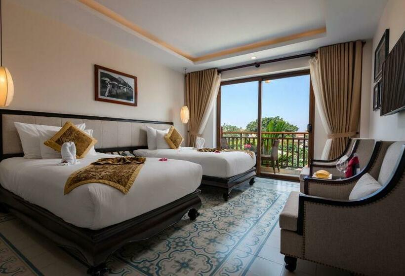 اتاق لوکس با بالکن, Silkotel Hoi An