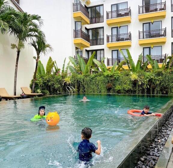 اتاق لوکس با بالکن, Silkotel Hoi An