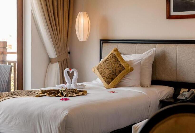 اتاق لوکس با بالکن, Silkotel Hoi An