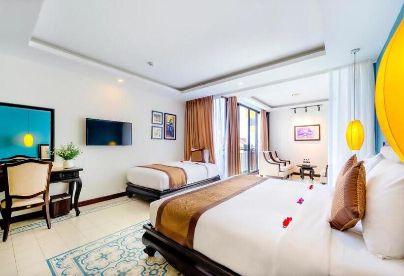 اتاق لوکس با بالکن, Silkotel Hoi An
