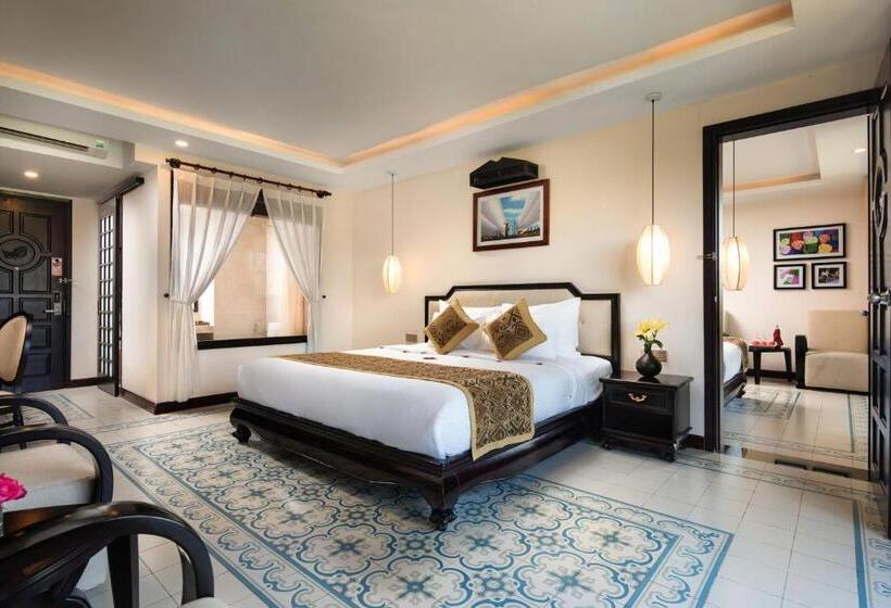 اتاق پریمیوم با بالکن, Silkotel Hoi An