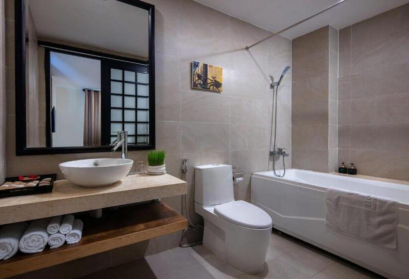 اتاق پریمیوم با بالکن, Silkotel Hoi An