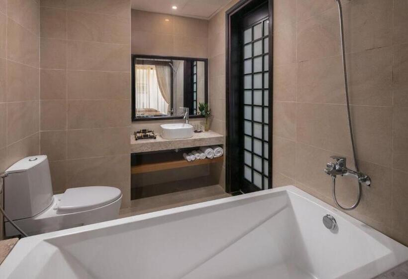 اتاق پریمیوم با بالکن, Silkotel Hoi An
