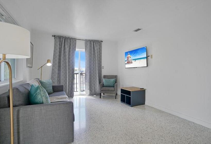 آپارتمان 1 خوابه با بالکن, Elegant Wynwood Flats