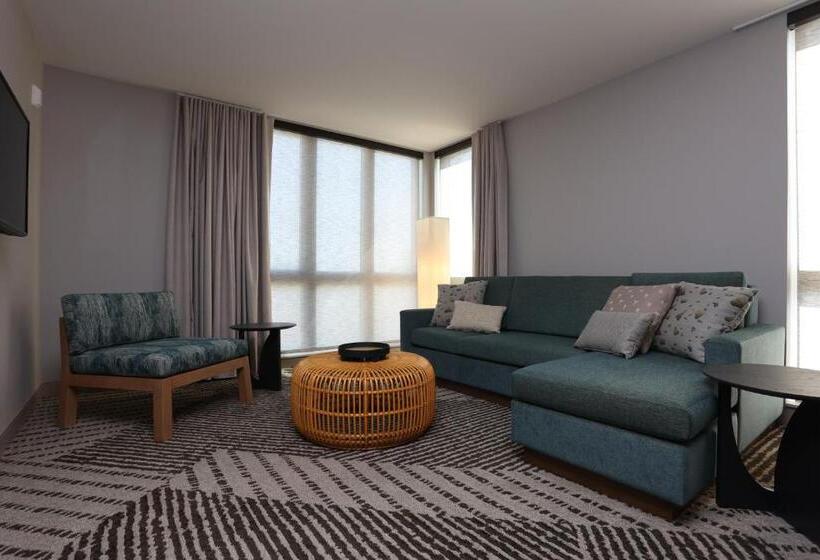 سوییت, Cedartree Hotel Portland Hillsboro