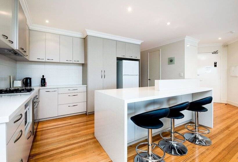 2 Bedroom Apartment Side Sea View, Fremantle Harbourside Luxury Apartments