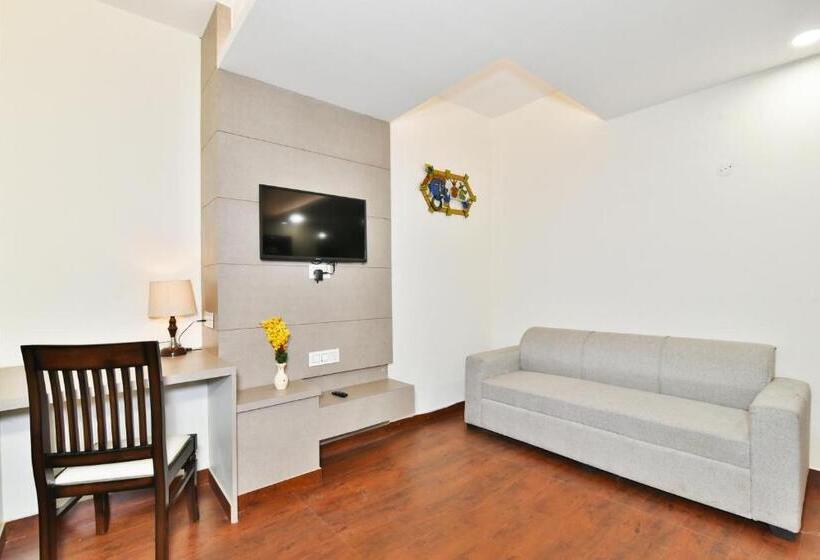 اتاق استاندارد با تخت بزرگ, Pinaz Royale