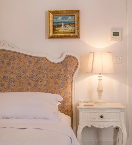اتاق لوکس با تخت بزرگ, The Byron