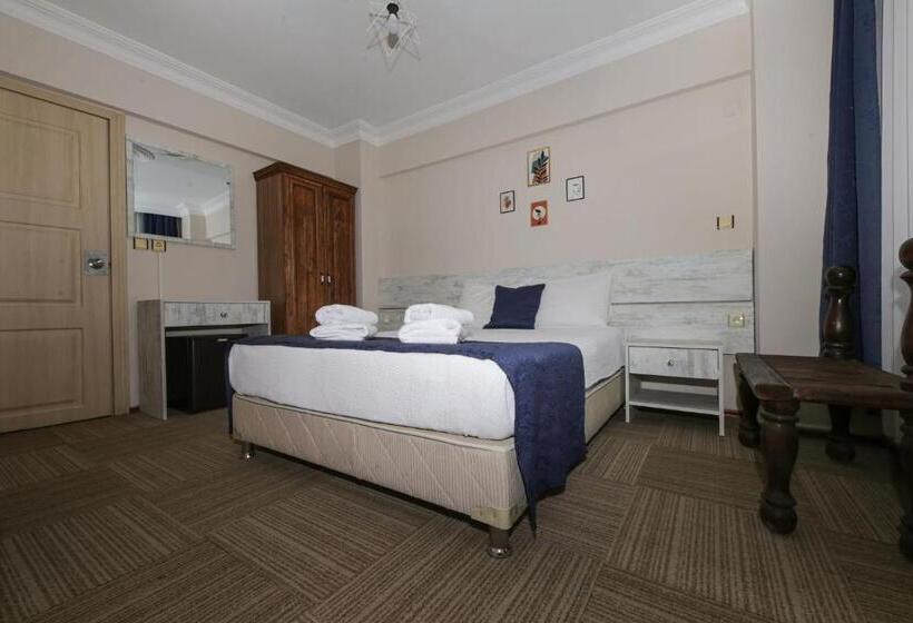 اتاق استاندارد با بالکن و چشم‌انداز دریا, Melodi Butik Otel
