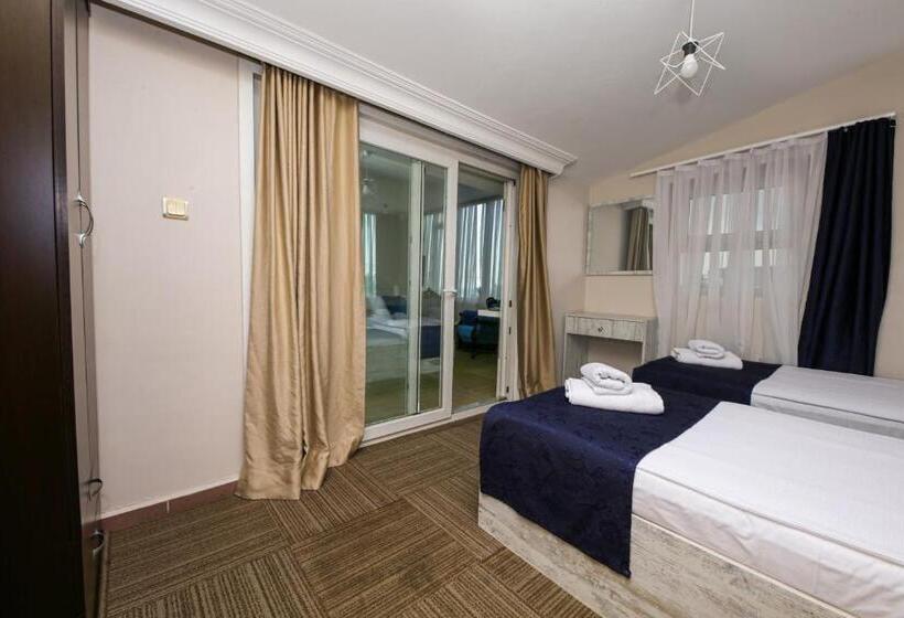 اتاق خانوادگی با چشم‌انداز دریا, Melodi Butik Otel