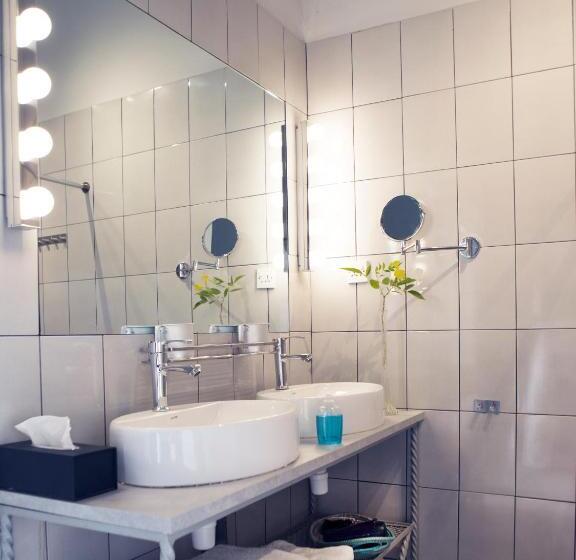 سوییت اجرایی, Rooftop Boutique Hotel Adults Only