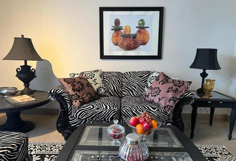 سوییت اجرایی, Rooftop Boutique Hotel Adults Only