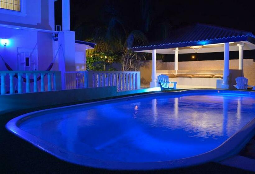 اتاق استاندارد با چشم‌انداز استخر, Adonai Hotel Boutique