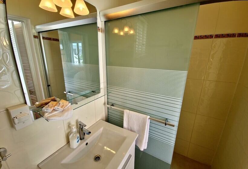 اتاق استاندارد با چشم‌انداز استخر, Adonai Hotel Boutique