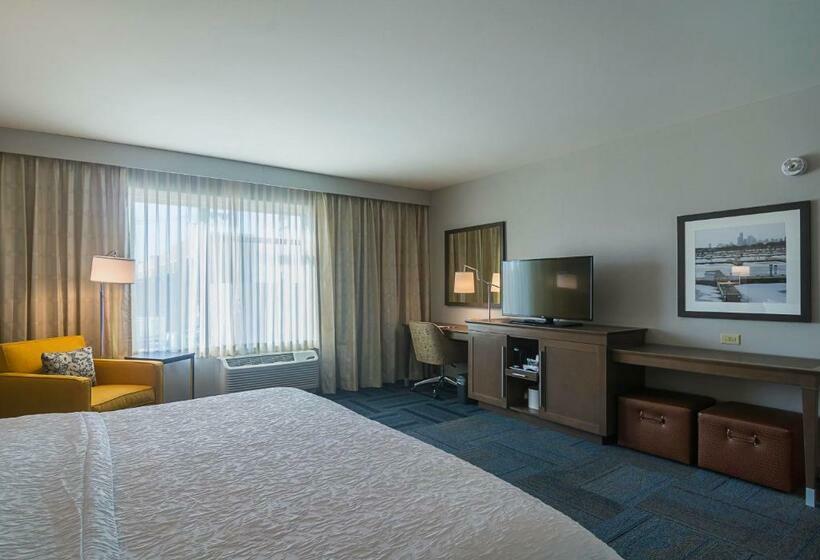 اتاق لوکس با تخت بزرگ, Hampton Inn Chicago North-loyola Station