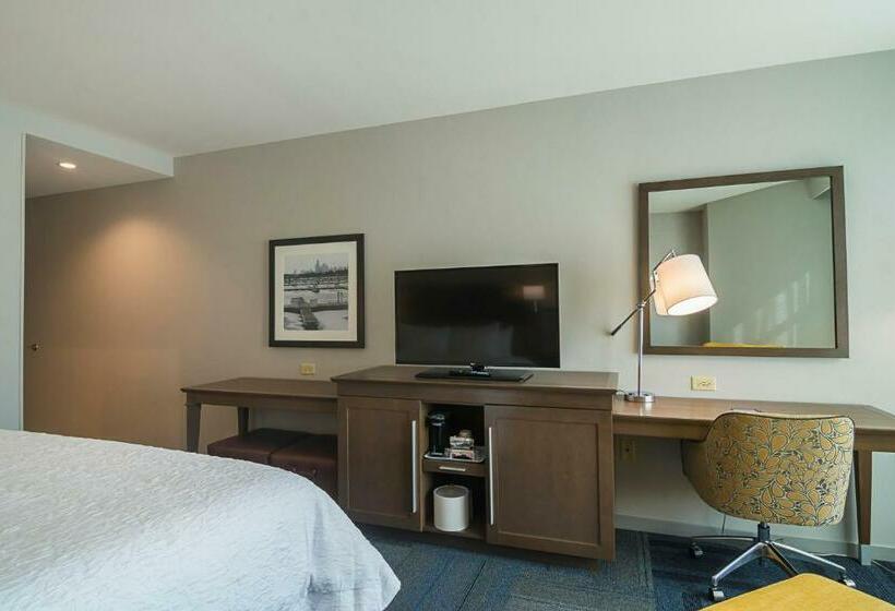 اتاق استاندارد با تخت بزرگ, Hampton Inn Chicago North-loyola Station