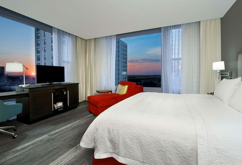 اتاق استاندارد با تخت بزرگ برای معلولان, Hampton Inn Kansas City/downtown Financial District