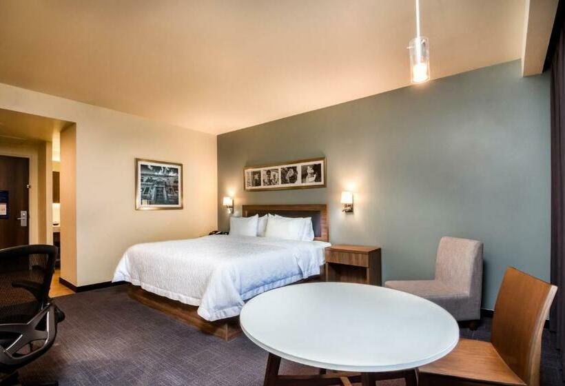 سوئیت با تخت بزرگ, Hampton Inn & Suites By Hilton Salamanca Bajio