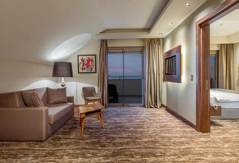 سوییت با چشم‌انداز دریا, Holiday Inn Antalya   Lara, An Ihg