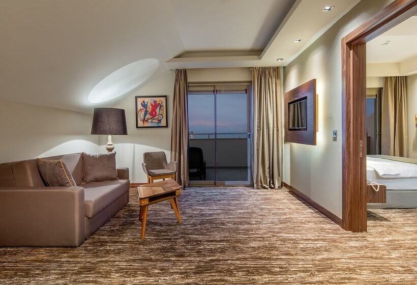 سوییت با چشم‌انداز دریا, Holiday Inn Antalya   Lara, An Ihg
