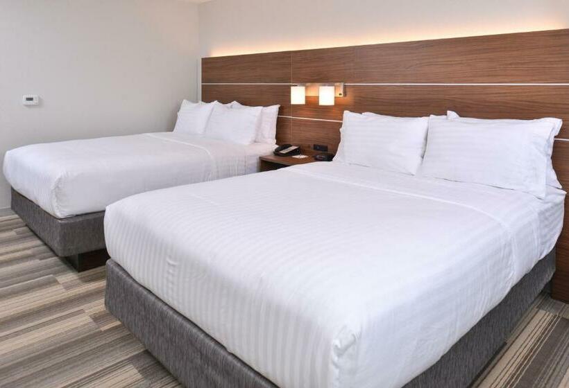 اتاق استاندارد, Holiday Inn Express & Suites Omaha Airport, An Ihg