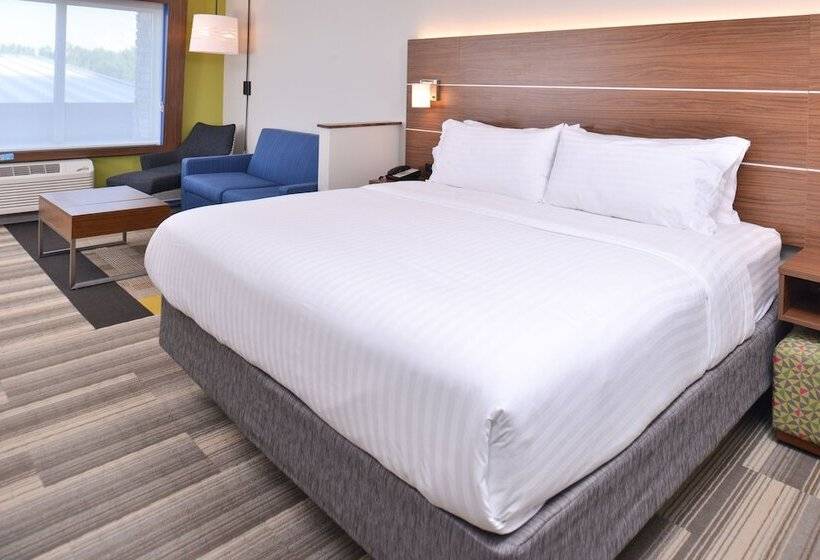 سوییت, Holiday Inn Express & Suites Omaha Airport, An Ihg