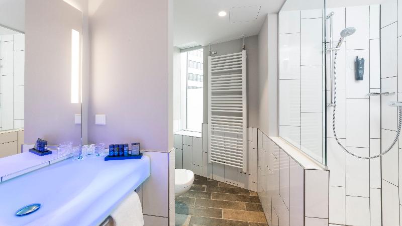 اتاق استاندارد با تخت بزرگ, Holiday Inn Hamburg   City Nord, An Ihg