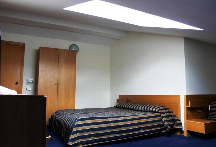 Economy Quadruple Room, La Fonte dell'Astore
