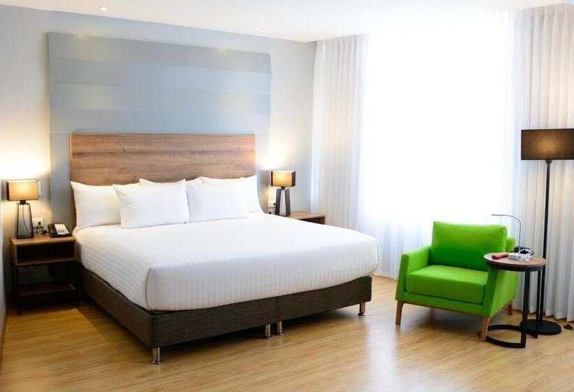 身障者適用キングサイズベッドルーム, La Quinta By Wyndham Medellin