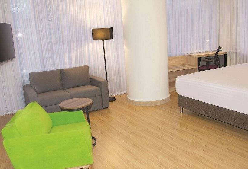 シティビュージュニアスイート, La Quinta By Wyndham Medellin