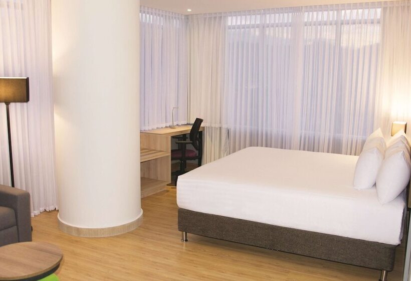 シティビュージュニアスイート, La Quinta By Wyndham Medellin