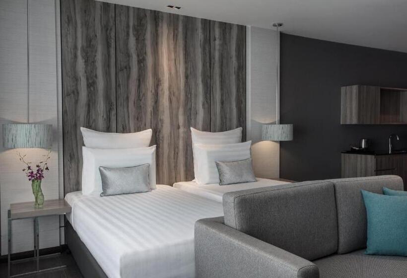 اتاق لوکس با چشم‌انداز دریا, Pullman Miri Waterfront