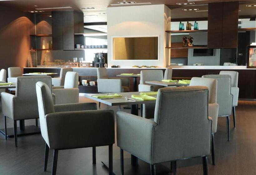 اتاق پرمیوم, Pullman Miri Waterfront