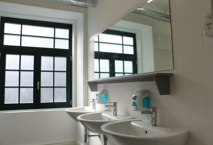 اتاق استاندارد با سرویس بهداشتی مشترک, Nice Way Porto Hostel