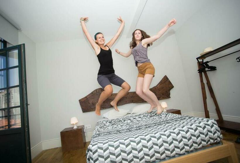 اتاق استاندارد با سرویس بهداشتی مشترک, Nice Way Porto Hostel