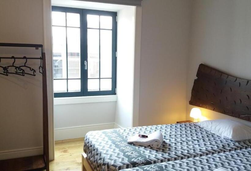اتاق استاندارد با سرویس بهداشتی مشترک, Nice Way Porto Hostel