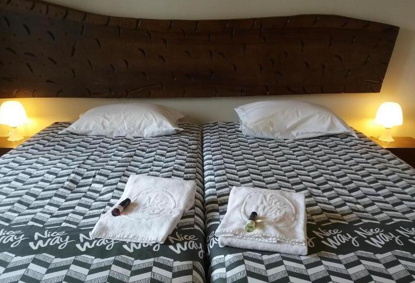 اتاق استاندارد, Nice Way Porto Hostel