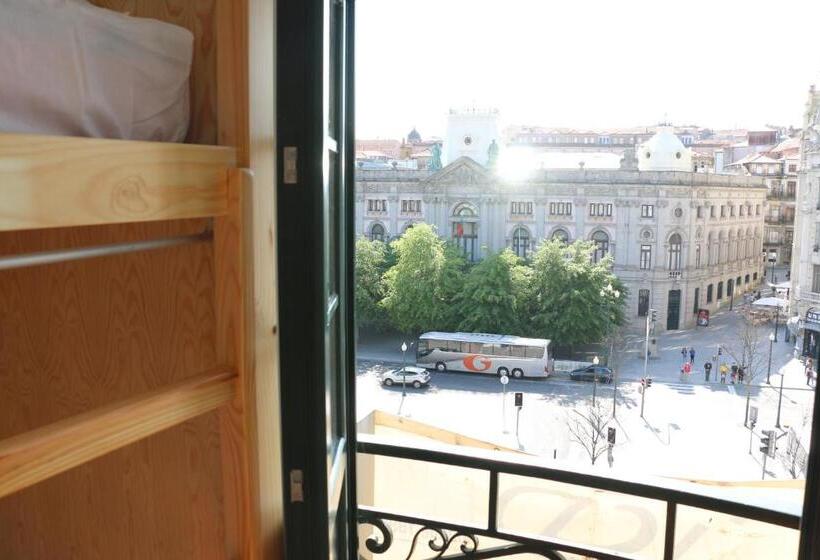 تختخواب در اتاق مشترک, Nice Way Porto Hostel
