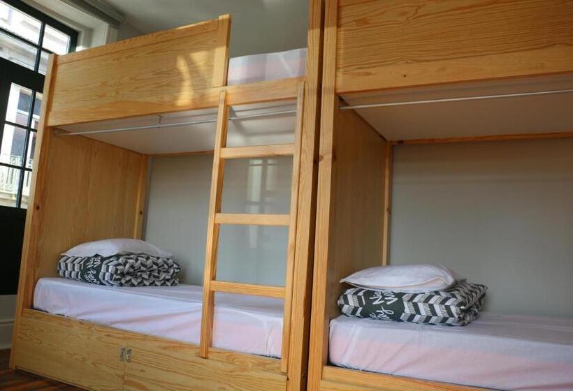 تختخواب در اتاق مشترک, Nice Way Porto Hostel