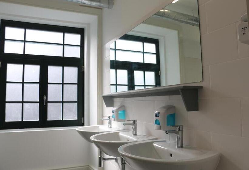 تختخواب در اتاق مشترک, Nice Way Porto Hostel