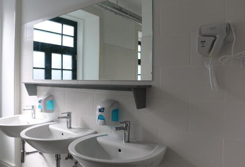 تختخواب در اتاق مشترک, Nice Way Porto Hostel