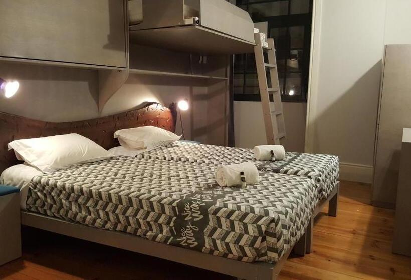 اتاق خانوادگی با سرویس بهداشتی مشترک, Nice Way Porto Hostel