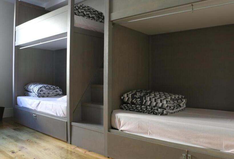 تختخواب در اتاق مشترک, Nice Way Porto Hostel