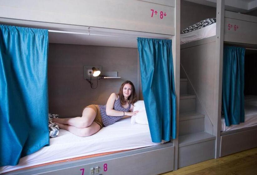 تختخواب در اتاق مشترک, Nice Way Porto Hostel