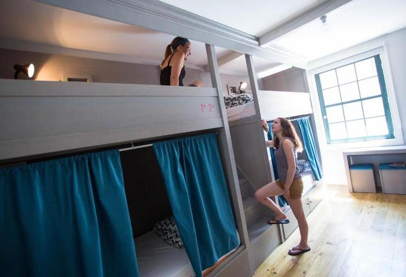تختخواب در اتاق مشترک, Nice Way Porto Hostel