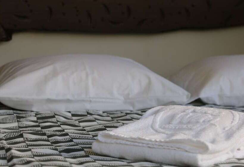 اتاق استاندارد با سرویس بهداشتی مشترک, Nice Way Porto Hostel