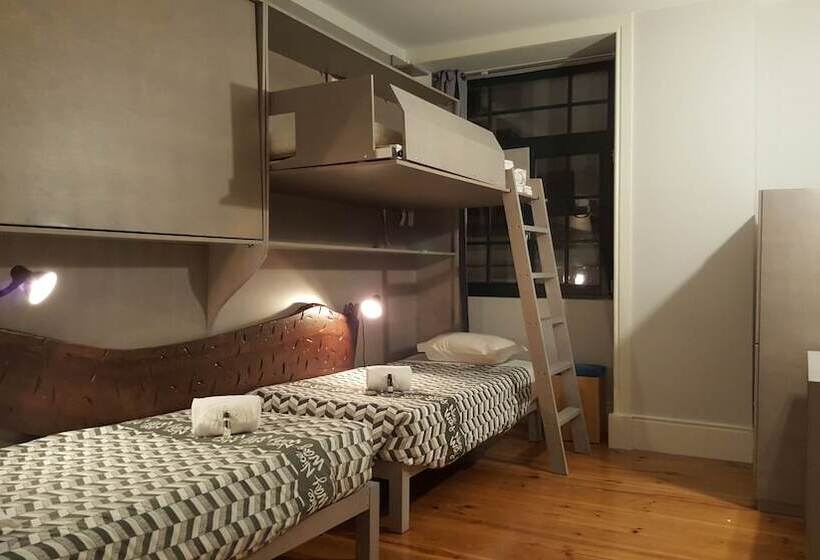 اتاق خانوادگی با سرویس بهداشتی مشترک, Nice Way Porto Hostel