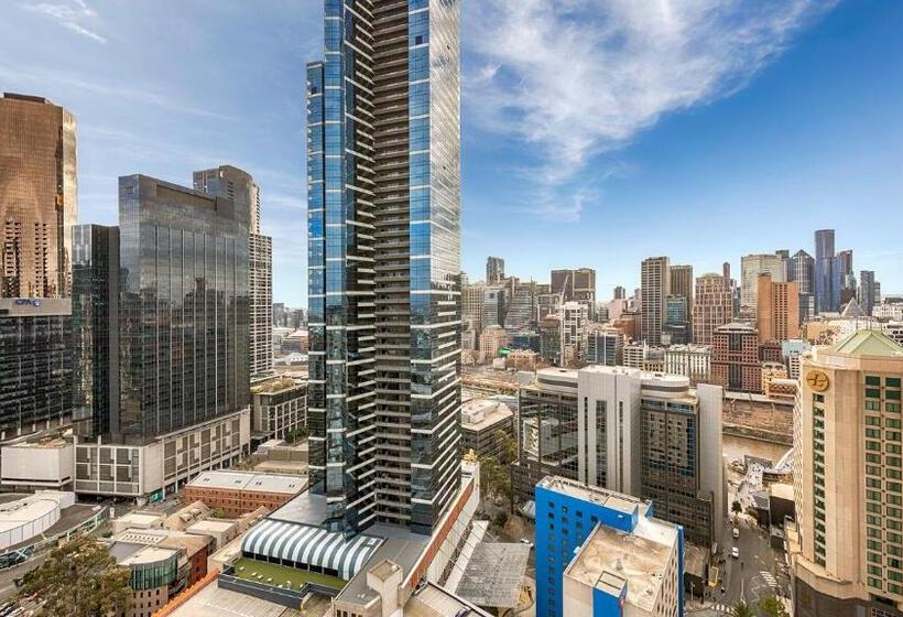 2 Bedroom Apartment with Views, Oaks Melbourne Southbank Suites